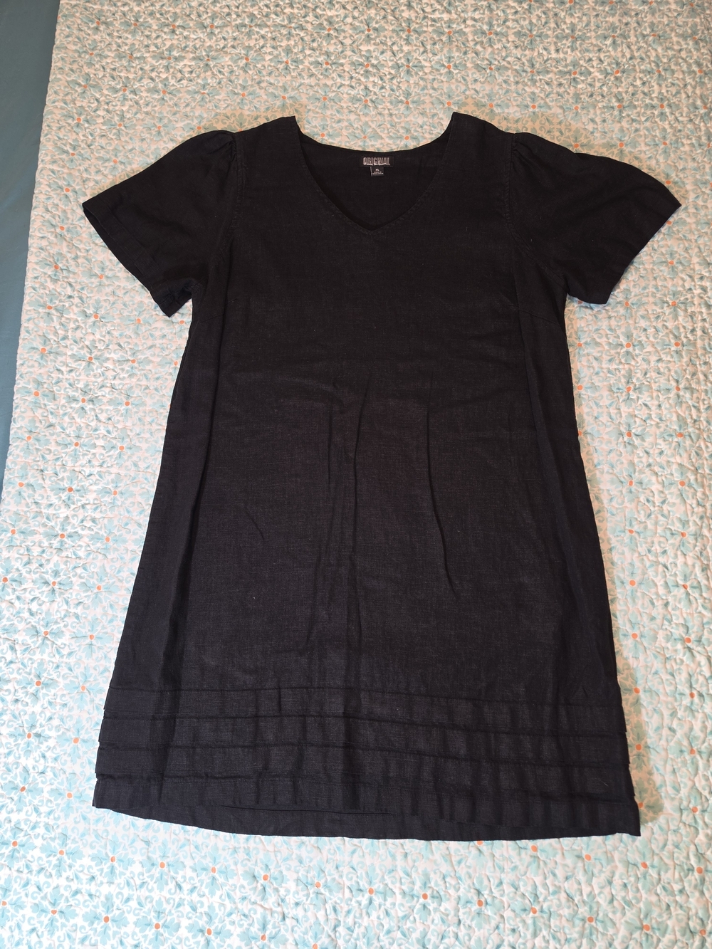 Black Short Sleeve V-Neck Dress